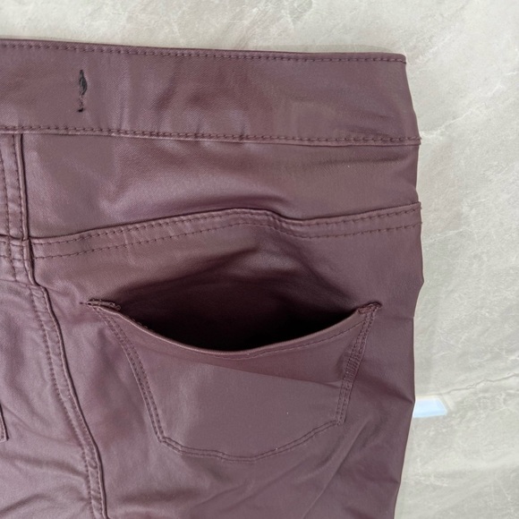 Juniors' Almost Famous Coated Faux Leather Super High Rise Skinny Jeans Size 3 - Picture 10 of 16